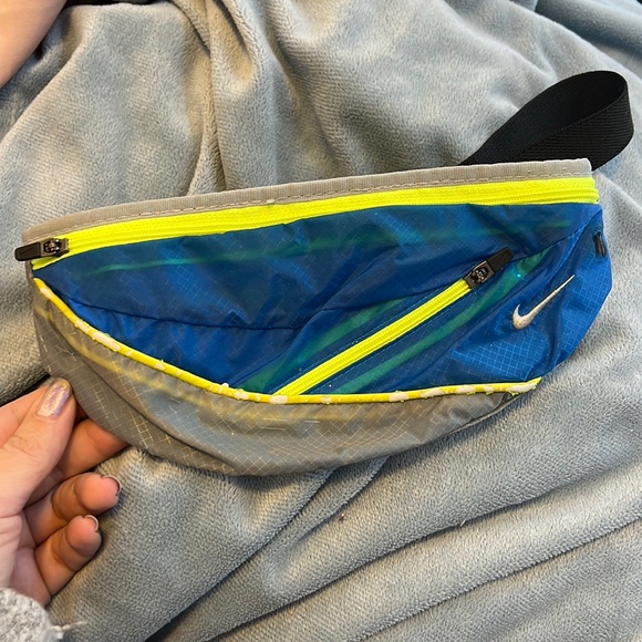 Nike Handbags - NIKE FANNYPACK BAG BLUE YELLOW GOLDEN STATE PRELOVED VGUC